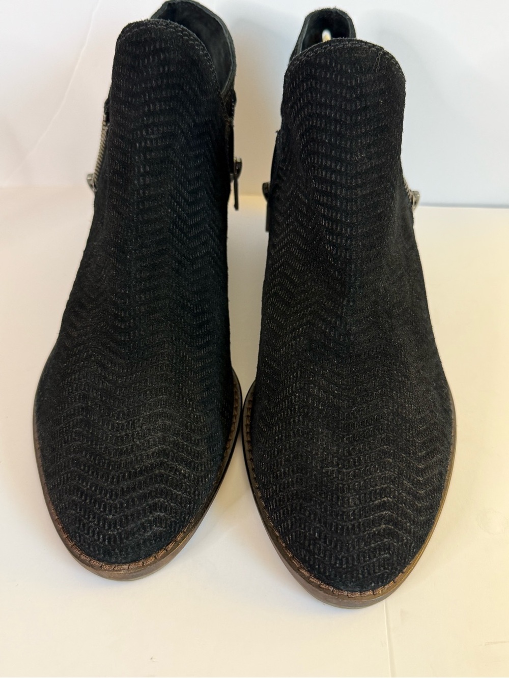Lucky Brand Women’s 9M Black Textured Ankle Booties Side Zip Low Block Heel